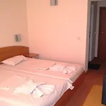 Hotel Family Saga