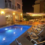 Hotel Family Saga